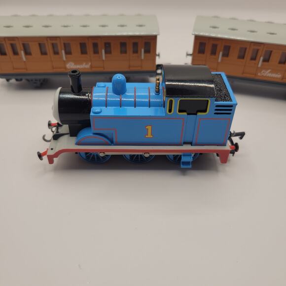 2002 Limited Bachmann Thomas the Tank Engine with Annie and Clarabel - Picture 7 of 10